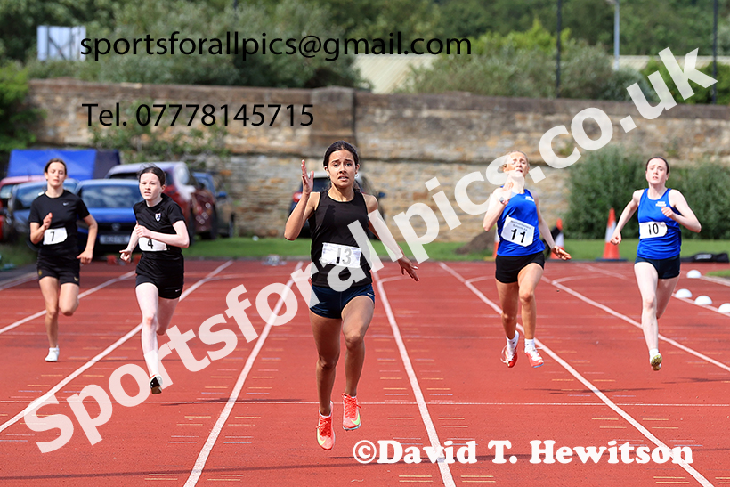 Girls 200 metres, 2025 Northumberland Schools Track and Fields, Wentworth, Hexham. Photo: David T. Hewitson/Sports for All Pics
